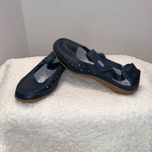 Lifestyle cushion walk Velcro strap shoe